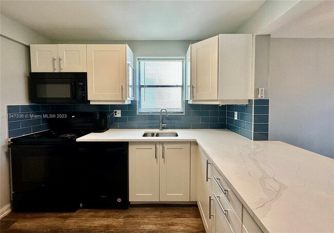Building Photo - 2320 S Cypress Bend Dr