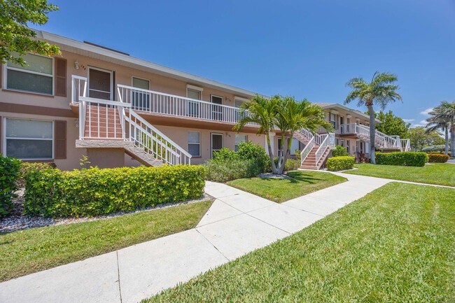 Building Photo - 1015 Mainsail Dr