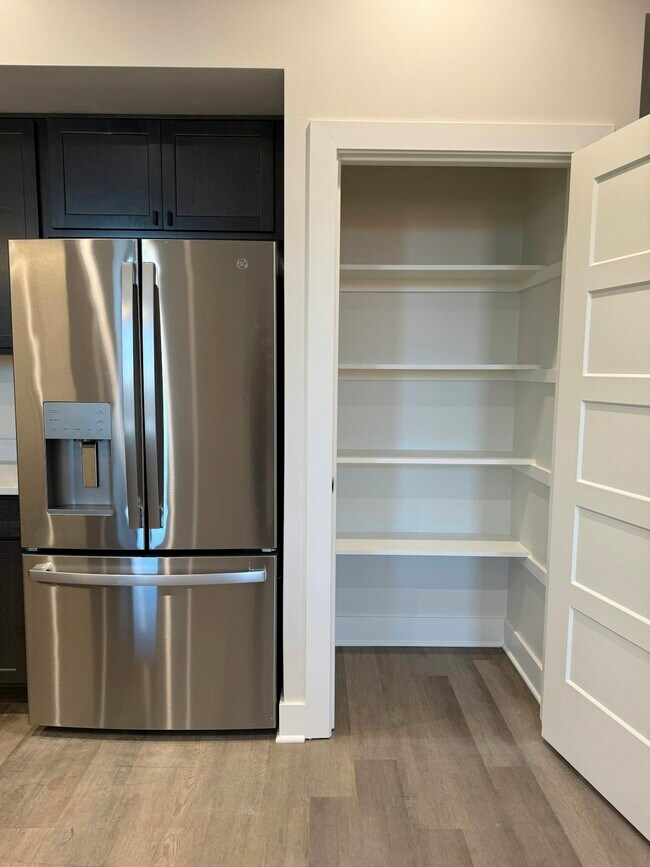 Foto del edificio - 106 E Erie St