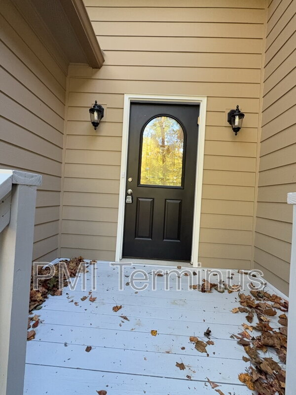 Foto del edificio - 4756 Forest Glen Ct NE