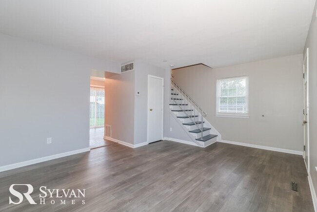 Building Photo - Charming 3BR Townhome in Edgewood!