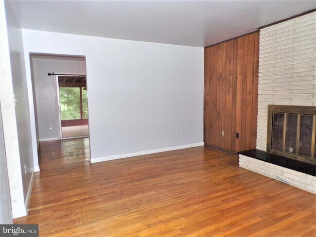 Foto del edificio - 6005 Hillmeade Rd