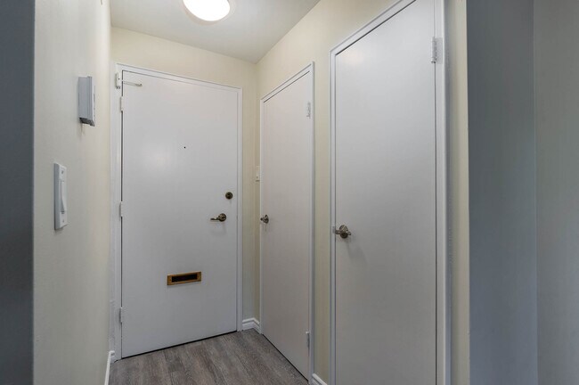 Photo du bâtiment - Embassy Tower Apartments