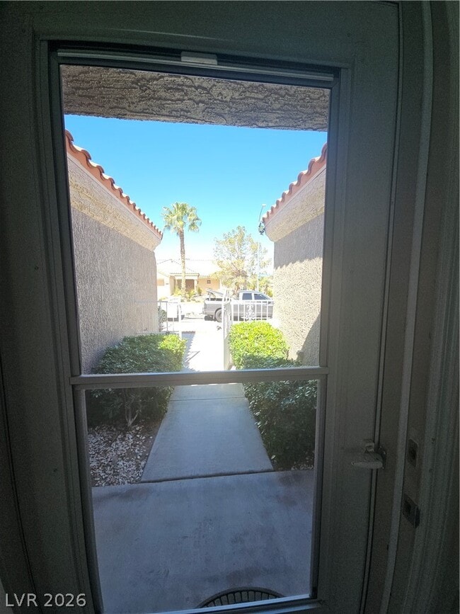 Foto del edificio - 8801 Pennystone Ave