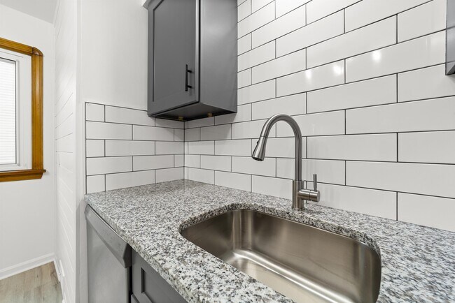 Foto del edificio - 11100 Thrush Ave