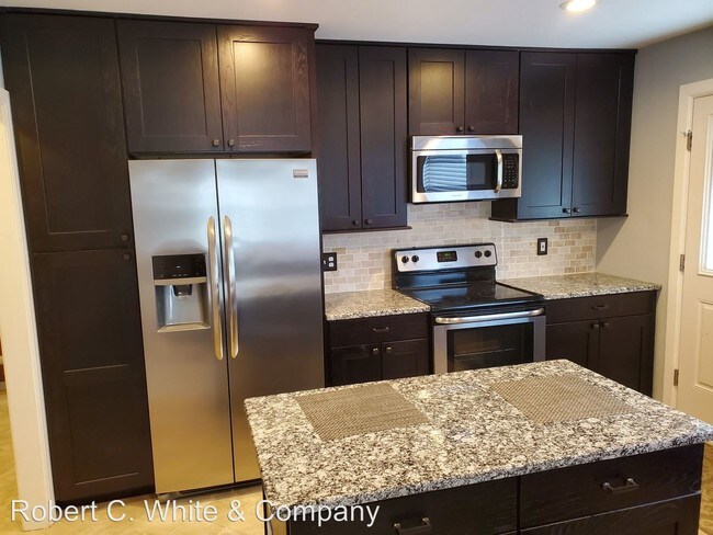 Foto del edificio - 2 br, 1 bath House - 136 North Main Street