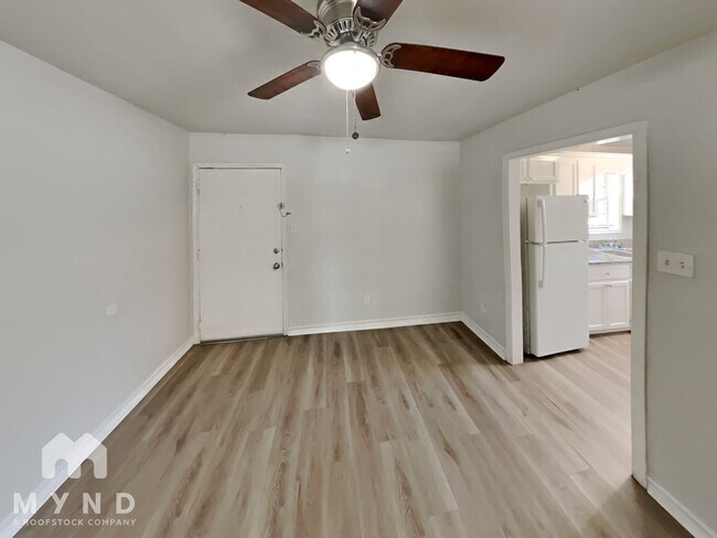 Building Photo - 1721 Whiting Dr