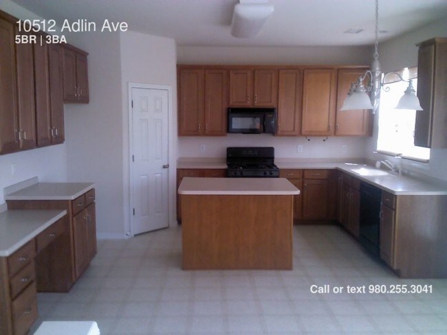 Building Photo - 10512 Adlin Ave