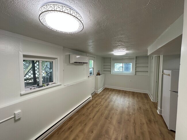 Living space - New HVAC - 926 E St Charles Rd