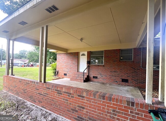 Building Photo - 504 Bowen St
