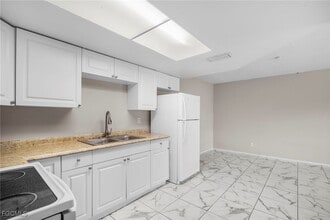 Building Photo - 3660 Seminole Ave