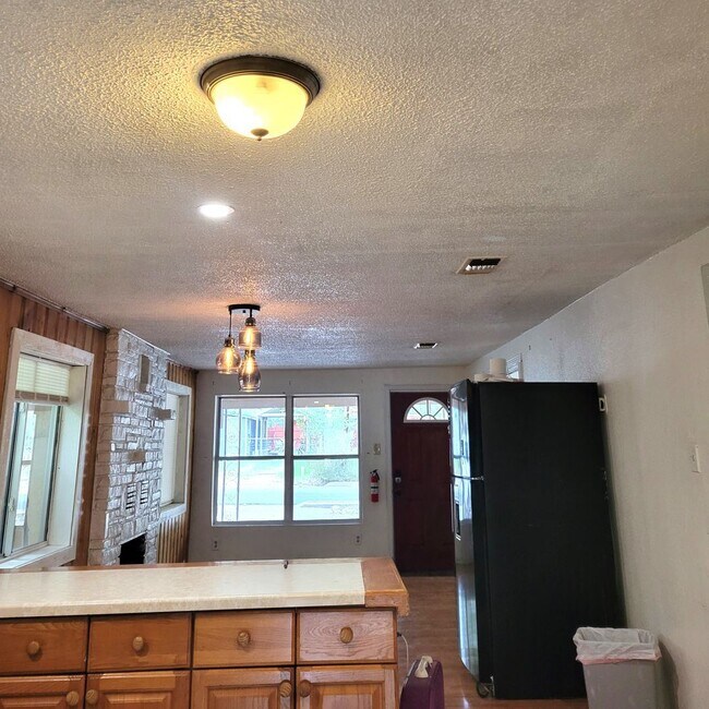 Foto del edificio - 4 br, 2 bath House - 114 N Begonia (998)