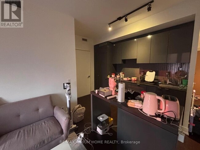 Building Photo - 7 Grenville St