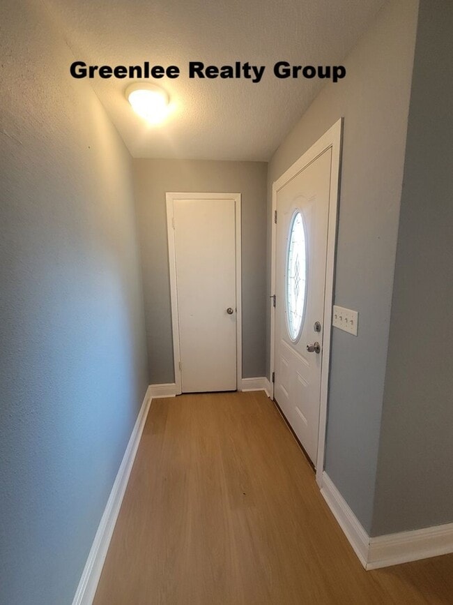 Building Photo - Beautifully Updated 3 Bedroom/2.5 Bathroom...