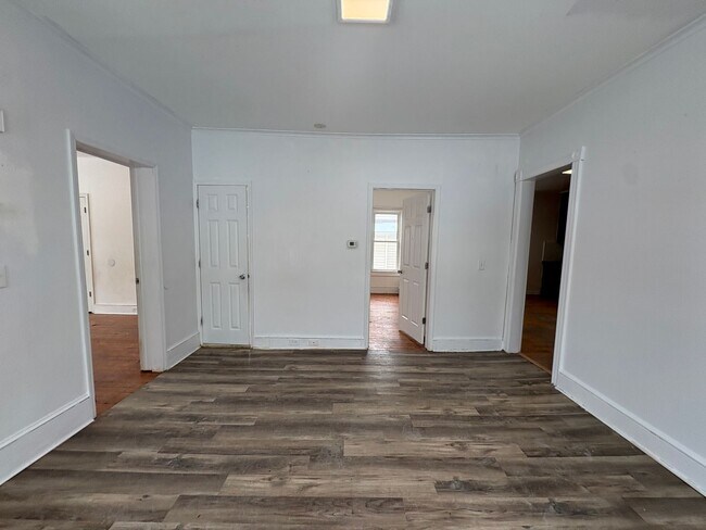 Foto del edificio - 677 Gerard Ave