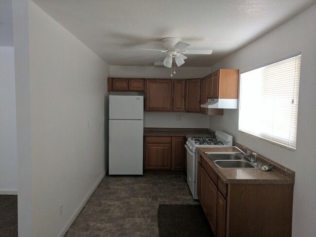 Building Photo - Duplex Located in Bullhead City