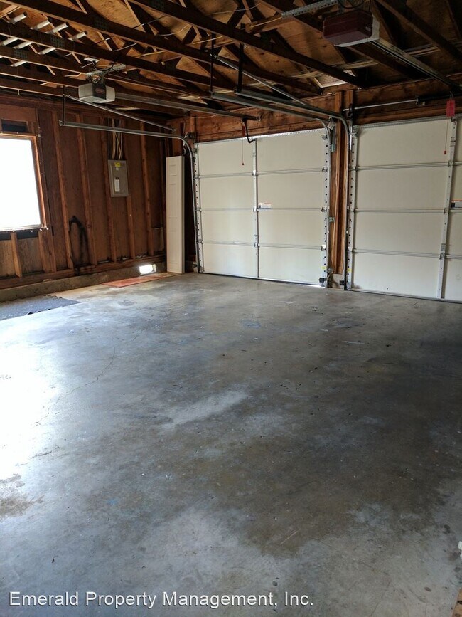 Building Photo - 4 br, 1.5 bath House - 2133 Delta Street