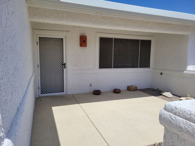 Building Photo - Long Term Pool Home !! READY End August