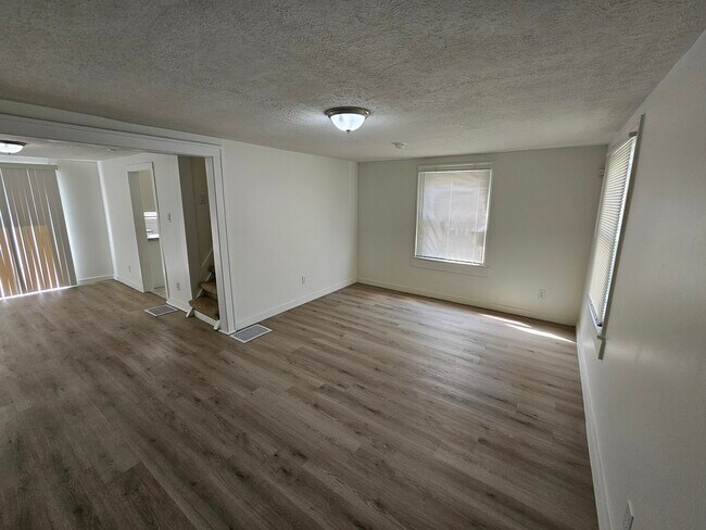 Building Photo - 835 Tecumseh St