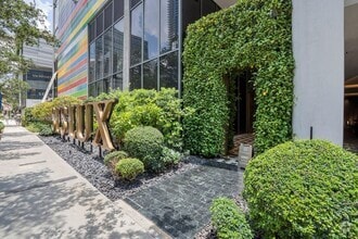 Building Photo - 801 S Miami Ave