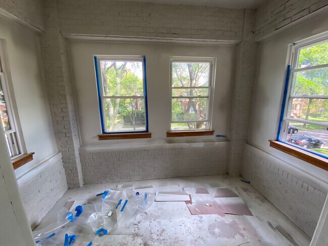 Building Photo - 4257 N Lockwood Ave