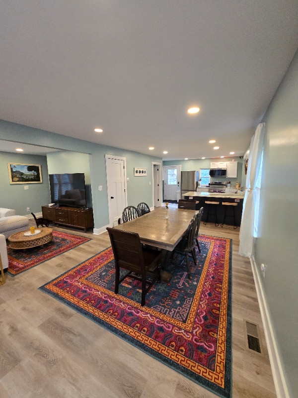 Building Photo - 133 Hoefgen St