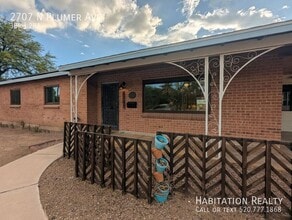 Building Photo - 2707 N Plumer Ave