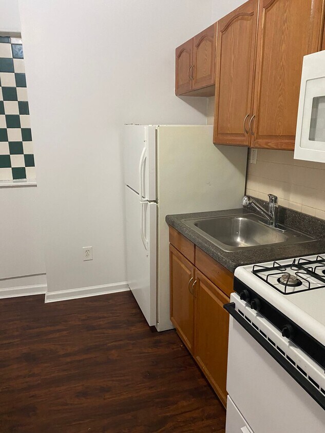 Primary Photo - 162 E 33rd St