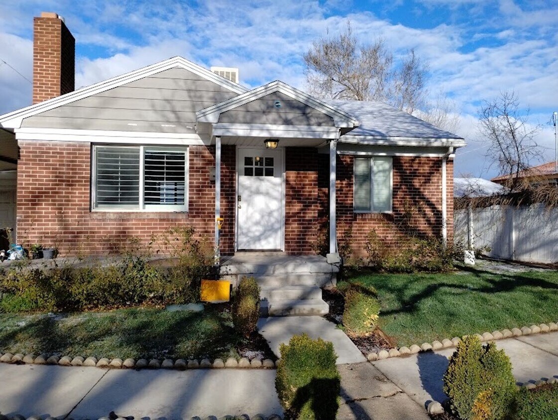 Foto principal - 2196 Broadmoor St S