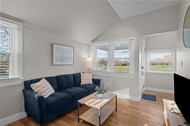 Foto del edificio - 49 Reservoir Rd