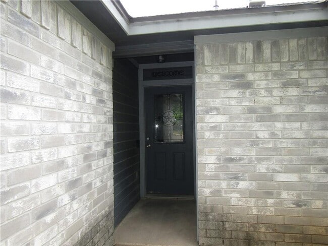 Building Photo - 4904 Gnarled Oak Cove