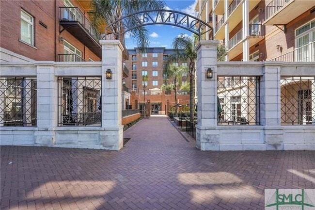 Building Photo - 1 BED | 1 BATH | DOWNTOWN CONDO | GARAGE P...