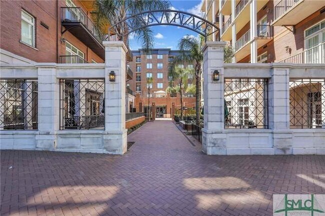 Foto del edificio - 1 BED | 1 BATH | DOWNTOWN CONDO | GARAGE P...