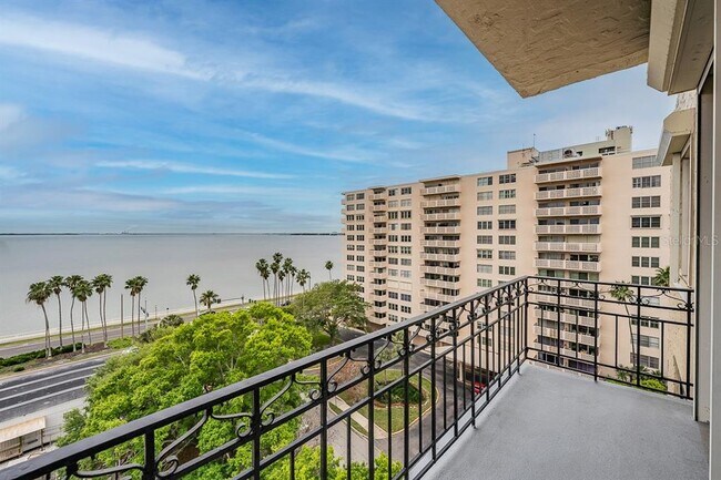 Foto del edificio - 2109 Bayshore Blvd