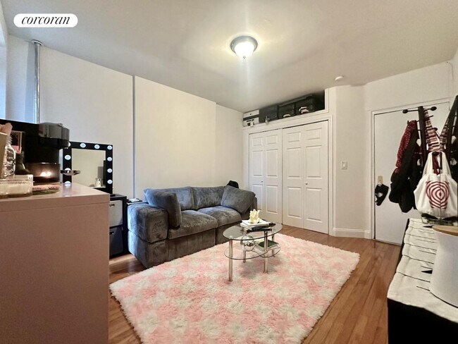 Foto del edificio - 448 W 55th St