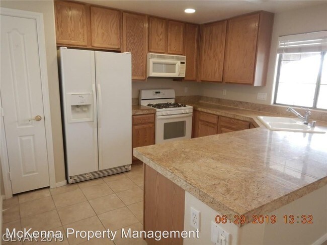 Foto del edificio - 2 br, 2 bath House - 7250 Diamond Canyon #204