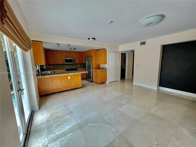 Building Photo - 10672 SW 77th Ave