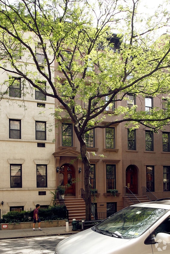 Building Photo - 233 E 31st St