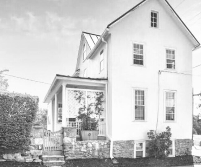 Building Photo - 11 S Liberty St
