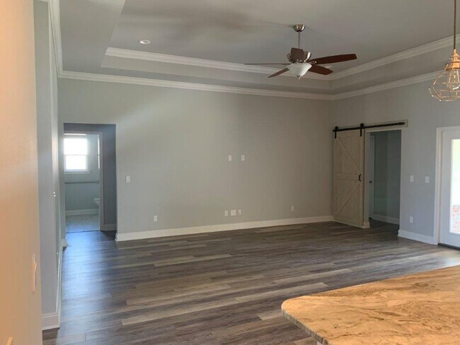 Building Photo - 746 Forest Shore Dr