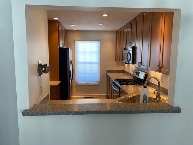 kitchen tv mount included - 48 Cooks Ct
