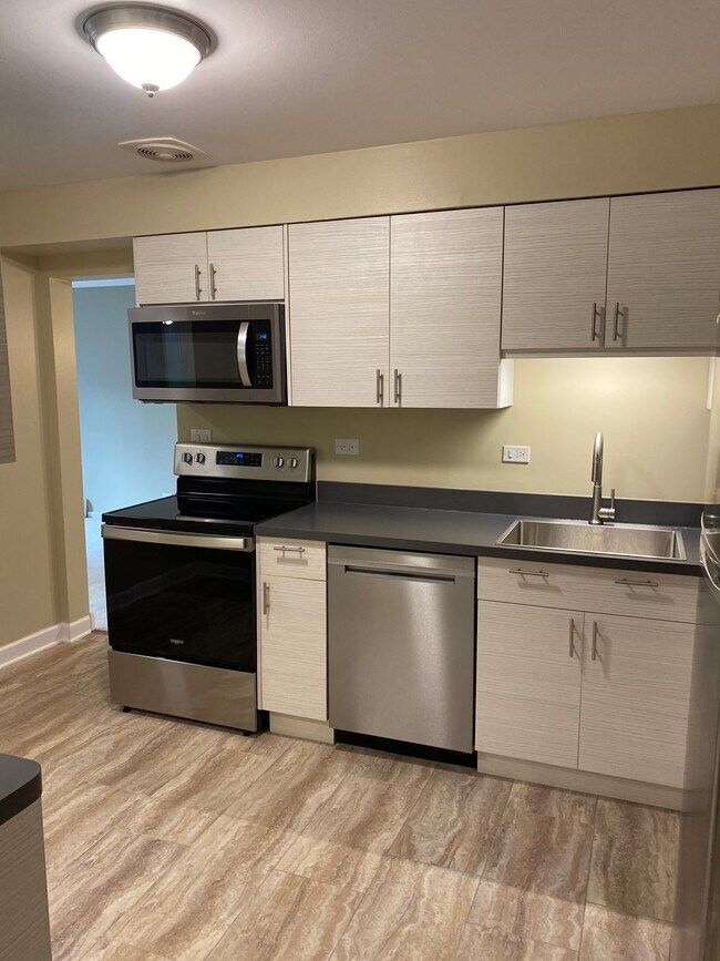 Kitchen - 711 E Falcon Dr