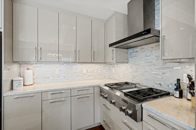 Building Photo - 150 Henley Pl