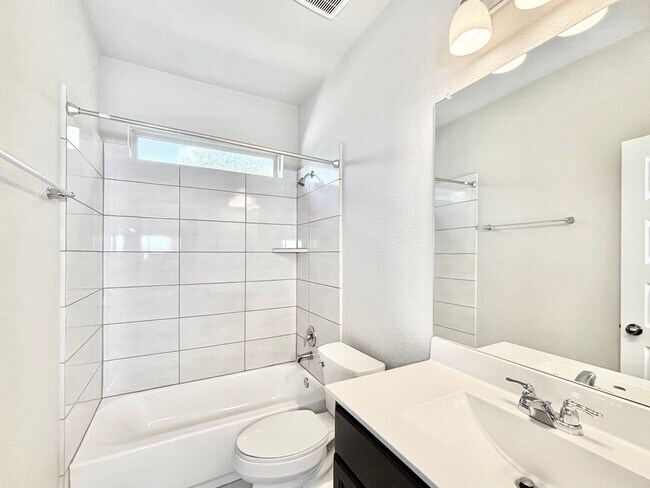Foto del edificio - 4 Bedroom Home with Pool in Kinder Ranch!