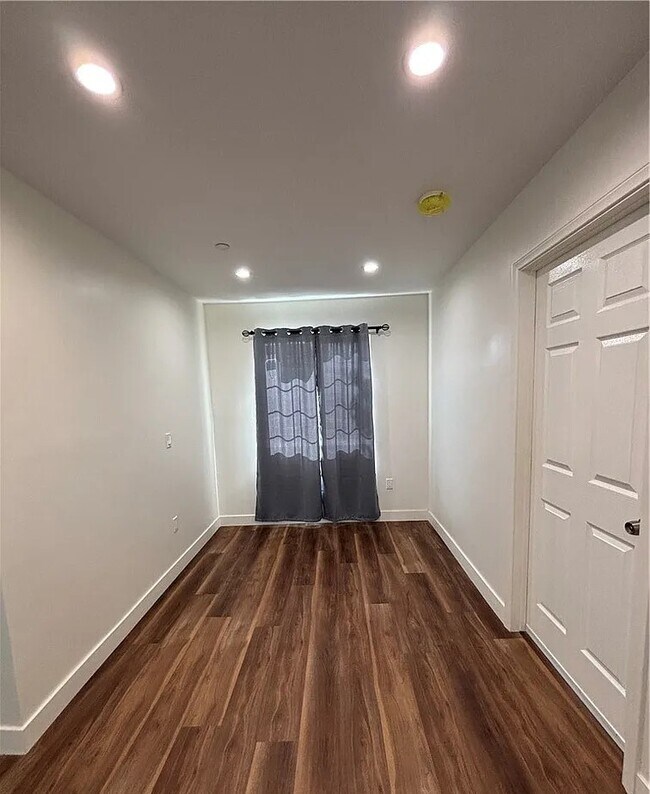 Foto del edificio - 7333 Kraft Ave