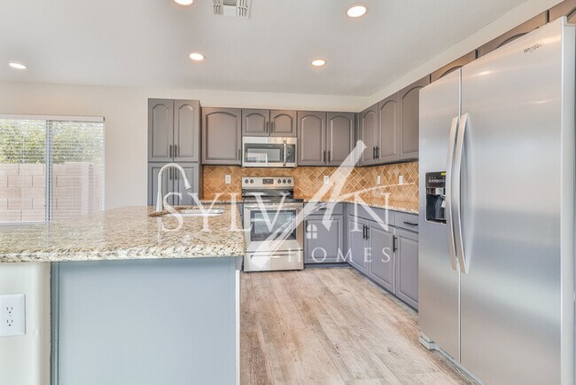 Foto del edificio - Come home to this gorgeous 4BR 3BA home