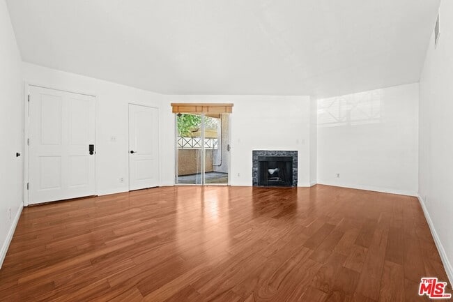 Building Photo - 610 Venice Way