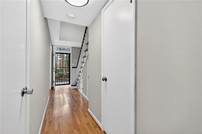 Foto del edificio - 6520 Roswell Rd NE