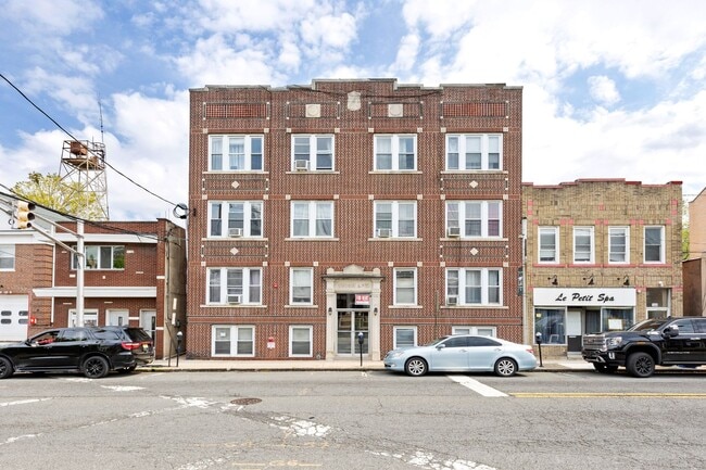 Building Photo - 346 Union Ave