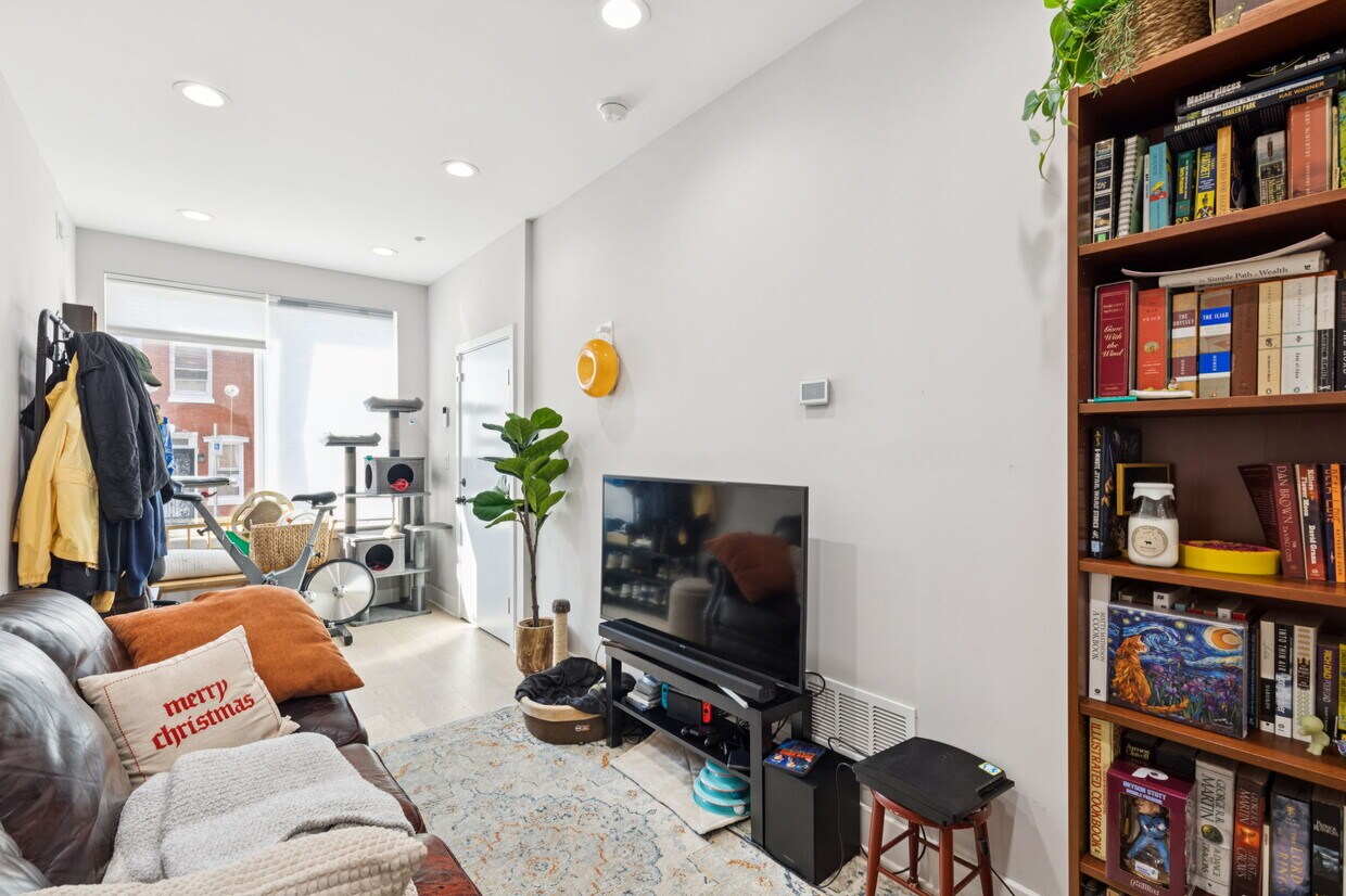 Foto principal - 2432 Jasper St